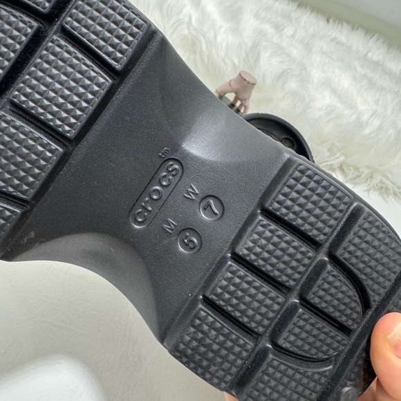 Wednesday x Crocs Stomp Platform Clog - Picture 8 of 9